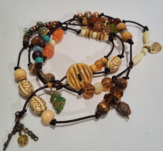 CRAZY CHAIN Necklace and bracelet with wood groovy button