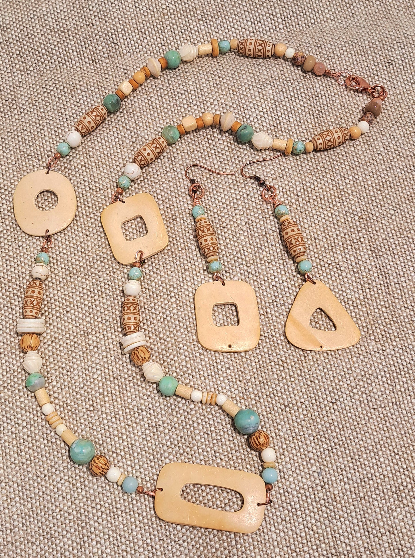 Ladies Mod wood and bead necklace with coordinating earrings