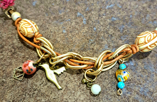 Ladies short natural leather hummingbird necklace