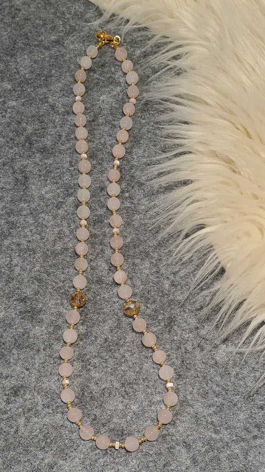 Ladies Rose quartz necklace with accents in gold.