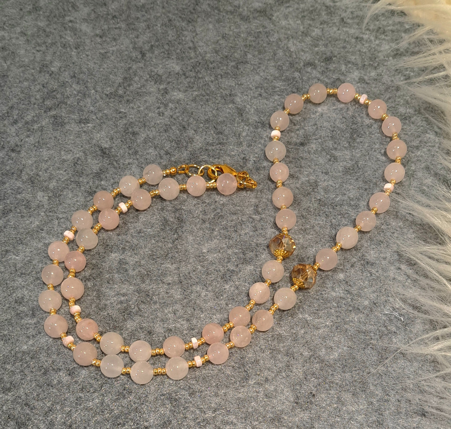 Ladies Rose quartz necklace with accents in gold.