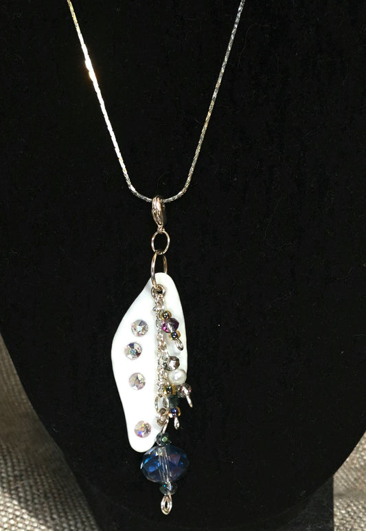 Sea shell Pendant withe Crystal chips and Mauve crystal vintage facetted beads.