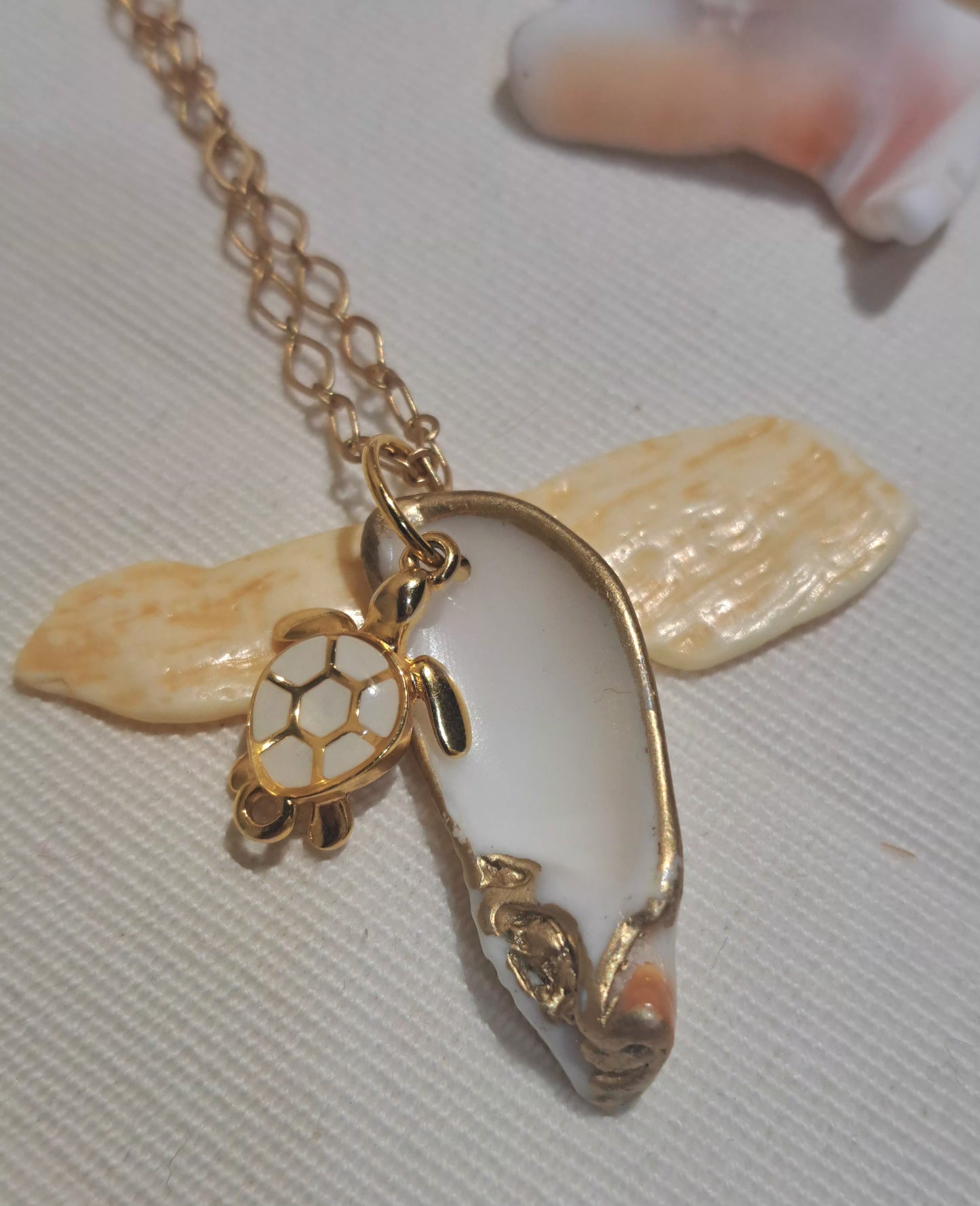 Cayman Island Sea shell with gold painted trim and enamel sea turtle charm on 20" horse eye gold chain