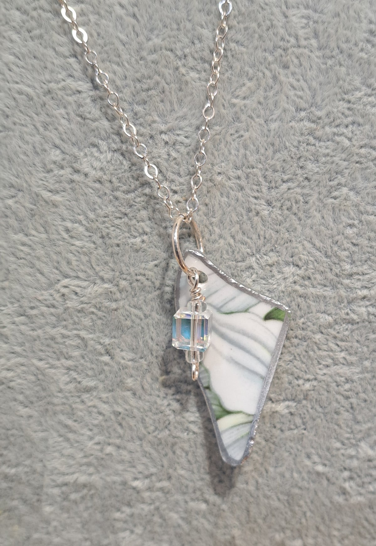 Broken China necklace on silver with trillium design