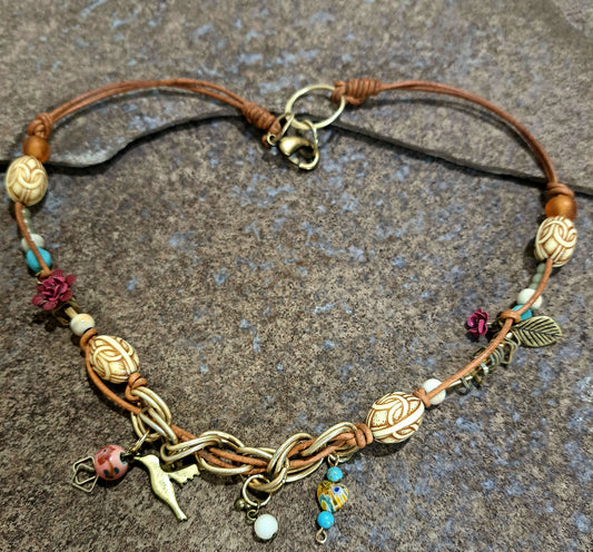 Ladies short natural leather hummingbird necklace