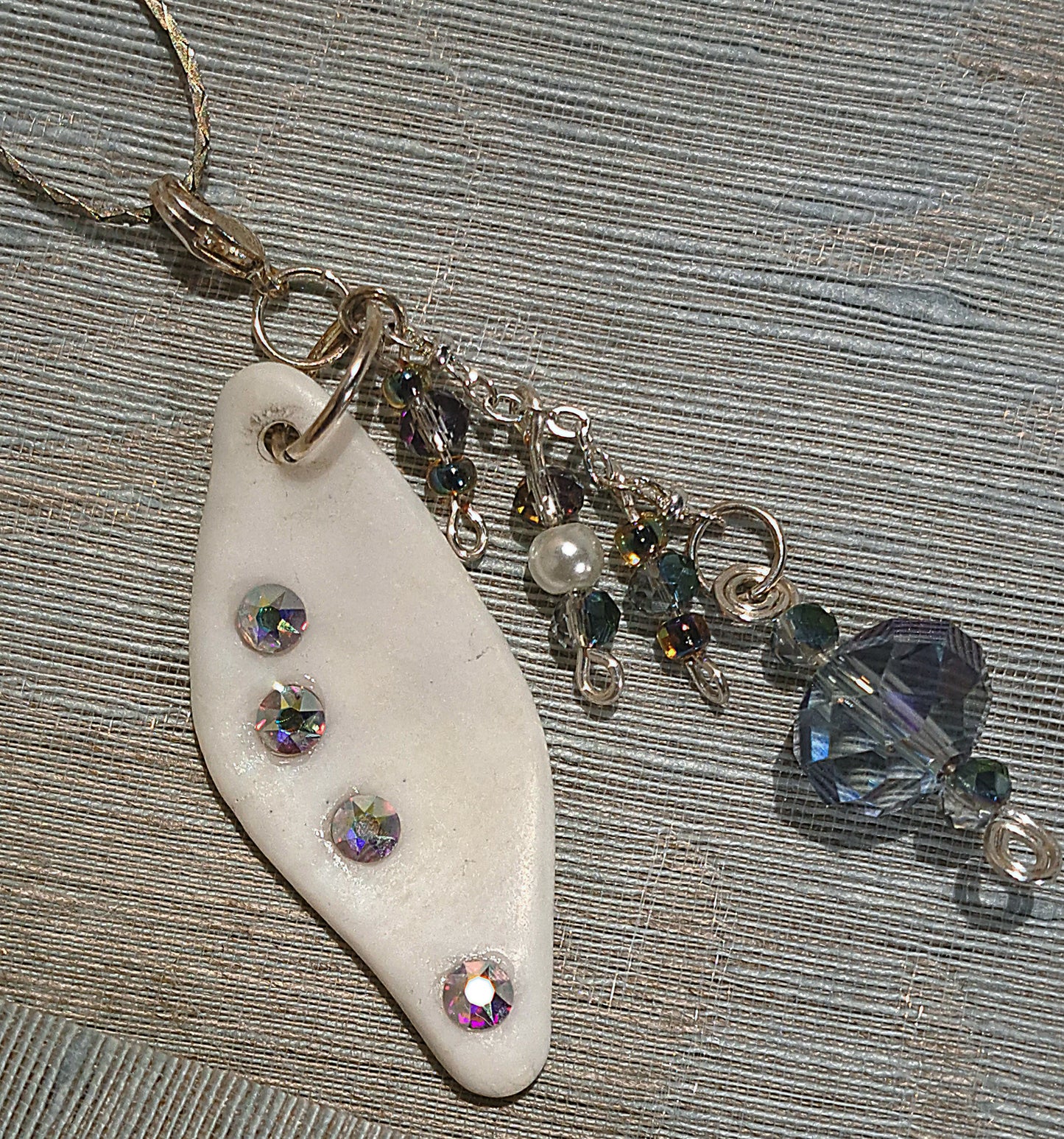 Sea shell Pendant withe Crystal chips and Mauve crystal vintage facetted beads.
