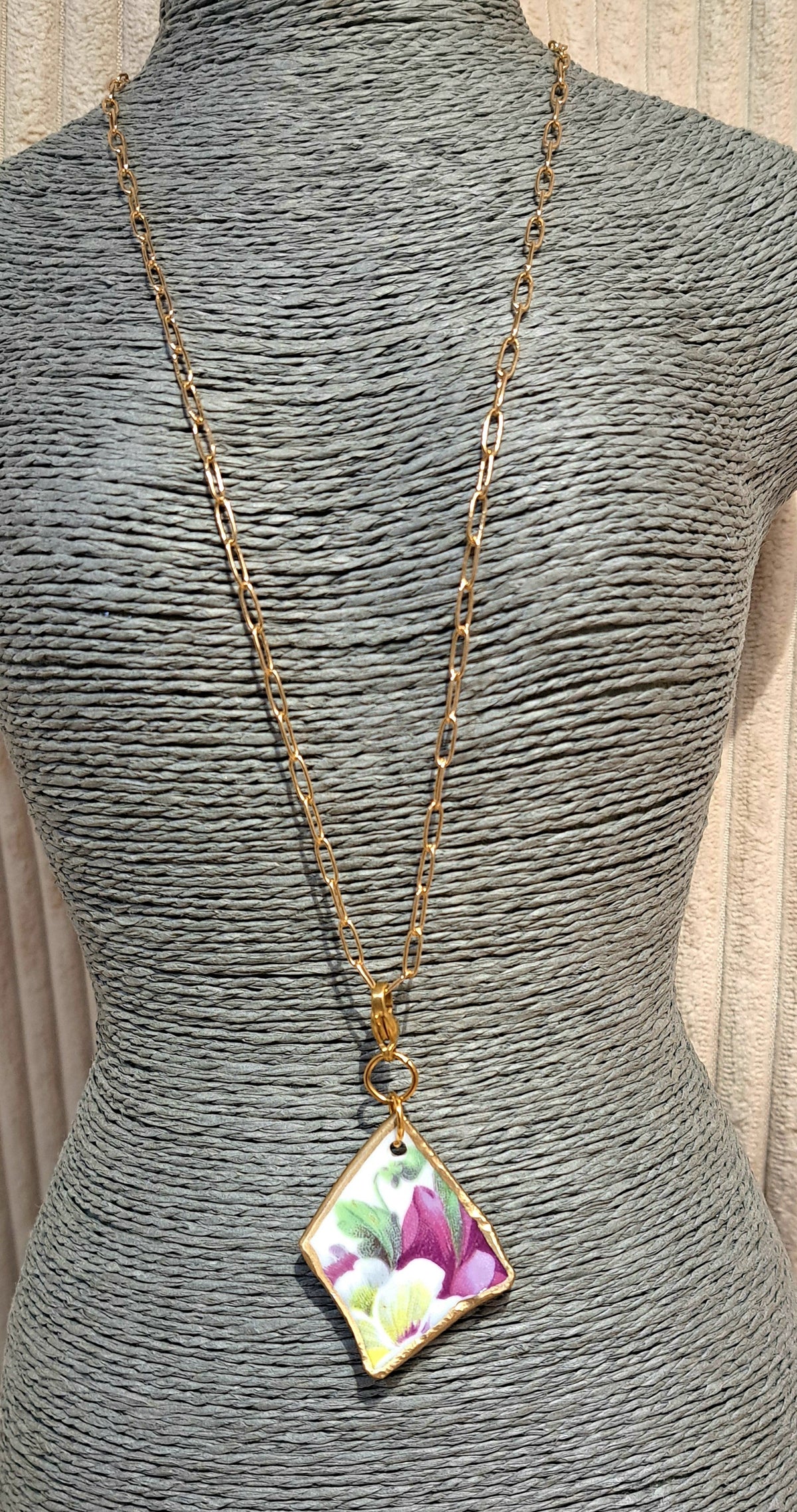 Broken china pendant necklace with pansy design on small loop gold painted chain,